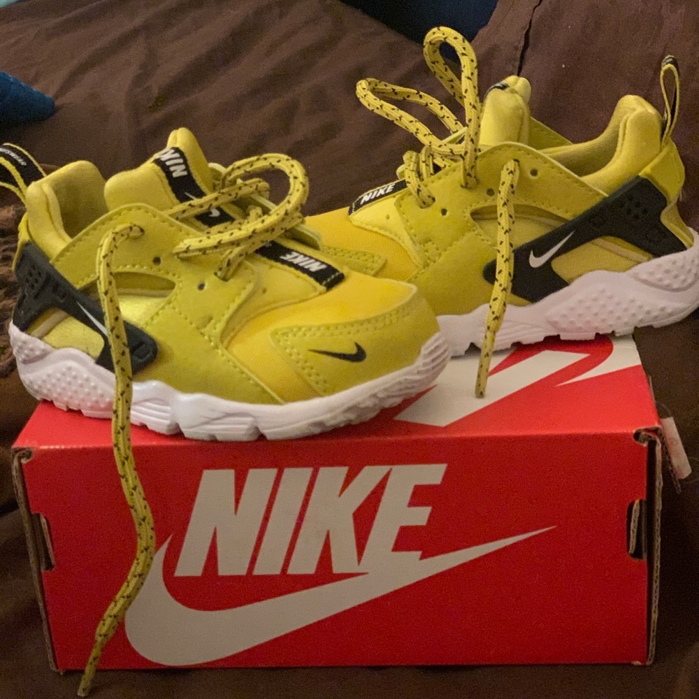 Boys or Girls Gold/Mustard Huaraches